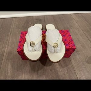 NWT Tory Burch Thong Sandals in White Sz 8